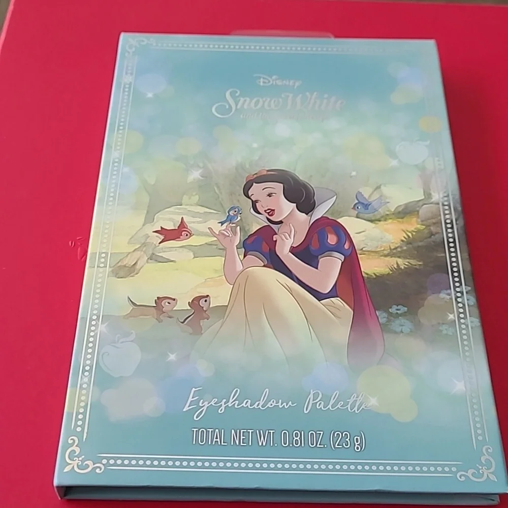 Disney Snow White and the Seven Dwarfs Eye Shadow Palette 12 Shades NWT Sealed